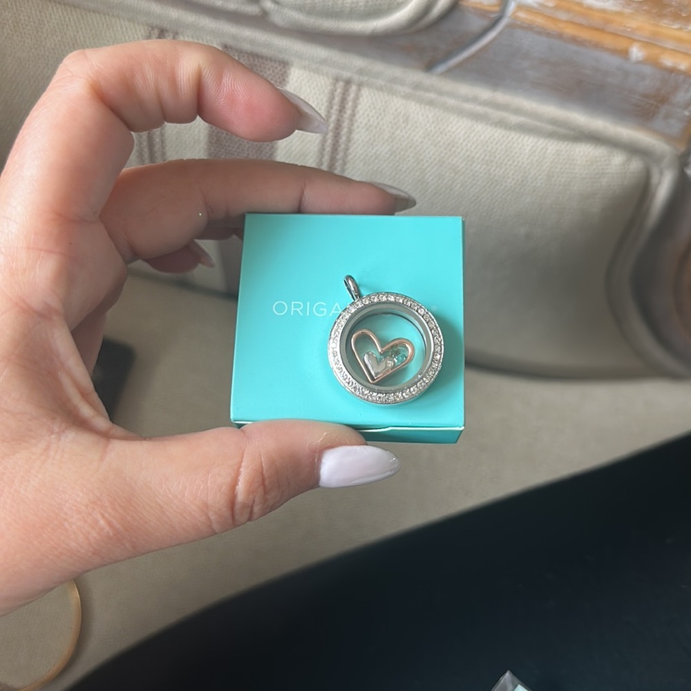 Origami Owl necklace and pendant